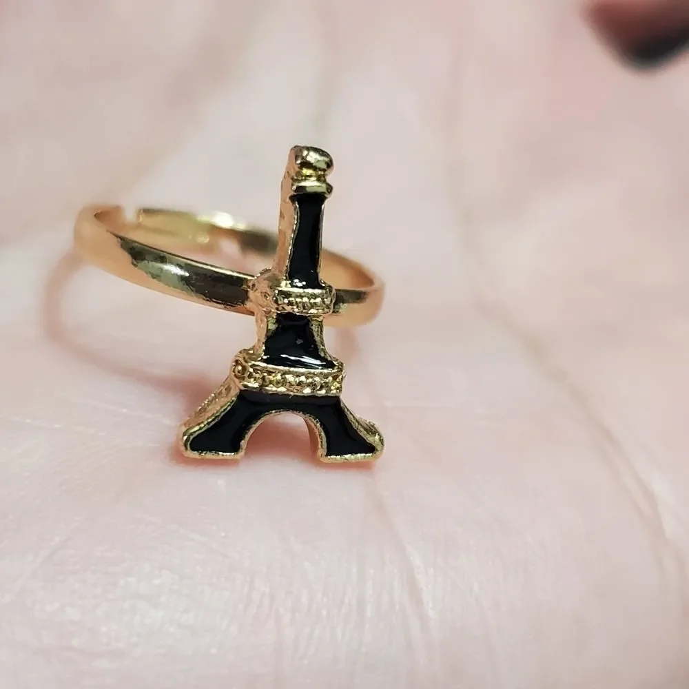 Set of 5 gold tone children's rings